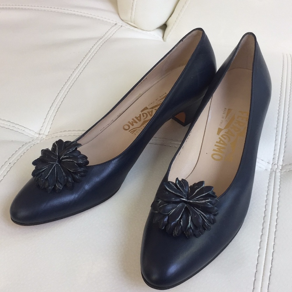 Ferragamo ladies shoes size 7.5 AAAA